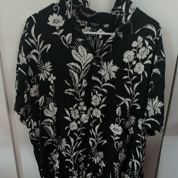 Forever 21 Other - FOREVER 21 MEN - Black and White Floral Button Up Dress Shirt Size XL